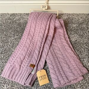 Frye & Co  mauve cable knit scarf